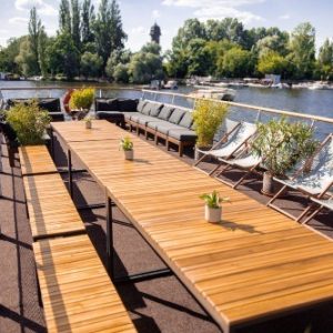 hauptstadtfloss1-tisch