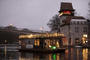 weihnachtsfeier-auf-loungefloss-1
